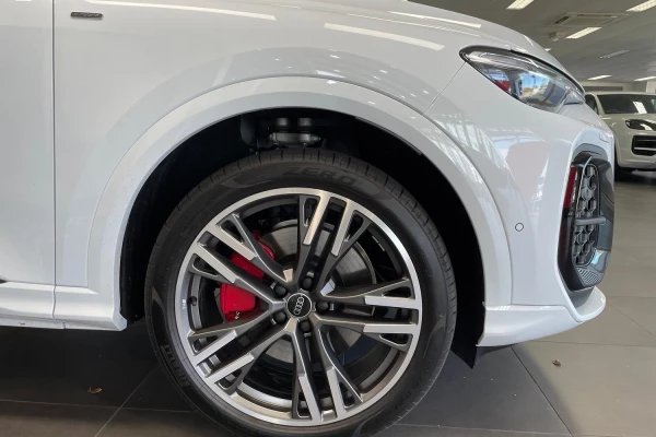 2026 MY25 Audi Q5 GU e-hybrid 270kW Hatch Image 10