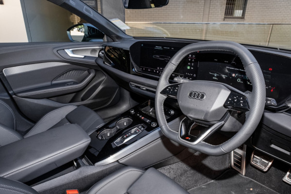 2025 Audi A5 B10  TFSI 200kW S line Wagon image 7