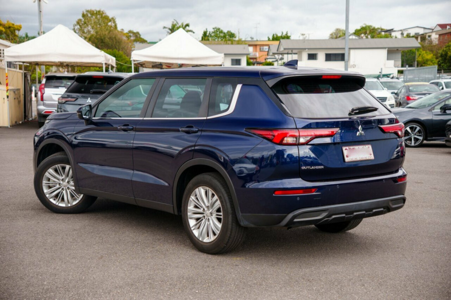 2024 Mitsubishi Outlander ZM ES SUV Image 2