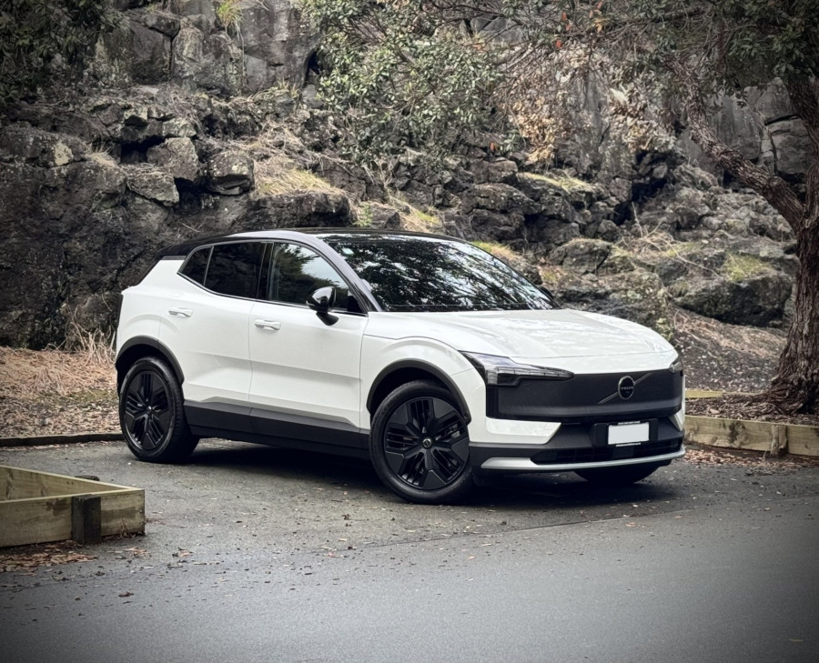 2026 Volvo EX30 Cross Country  Ultra Twin Motor Performance SUV Image 1