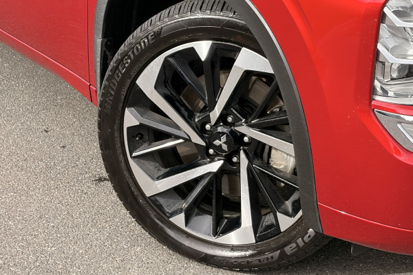 2024 Mitsubishi Outlander ZM PHEV Exceed SUV Image 13