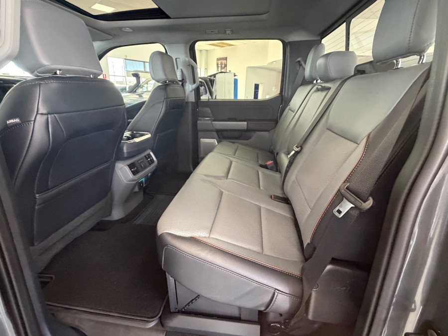 2024 Ford F-150  Lariat Dual Cab Image 17