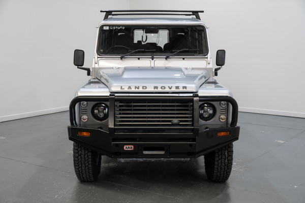 2013 Land Rover Defender 110 (4x4) SUV image 7
