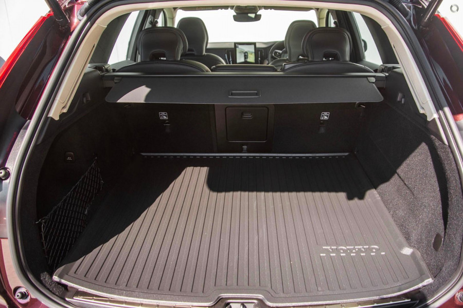 2026 Volvo XC60 UZ Ultra B5 Dark SUV Image 6