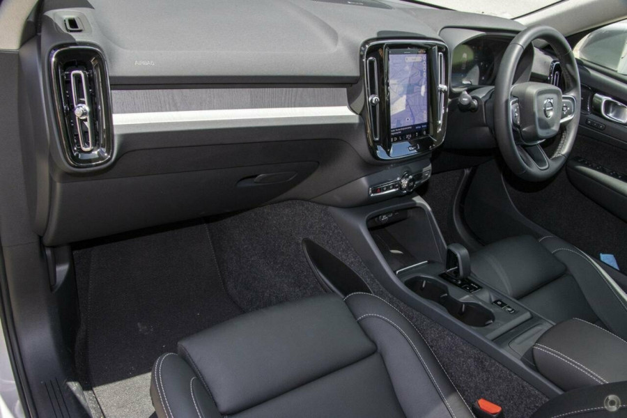 2025 Volvo XC40 XZ Plus B4 SUV Image 13