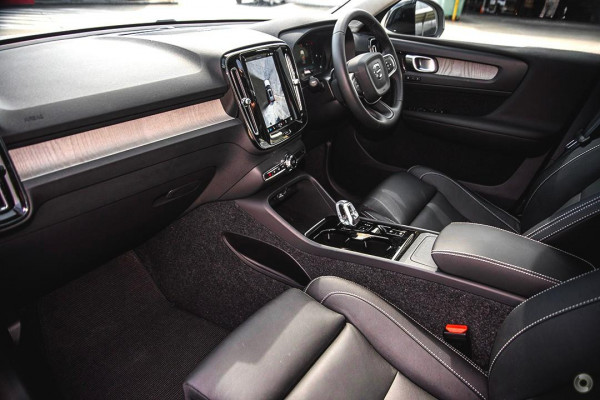 2026 Volvo XC40 XZ Ultra B4 Dark SUV Image 7