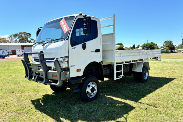 2018 Hino 300 Tray Dropside Image 5