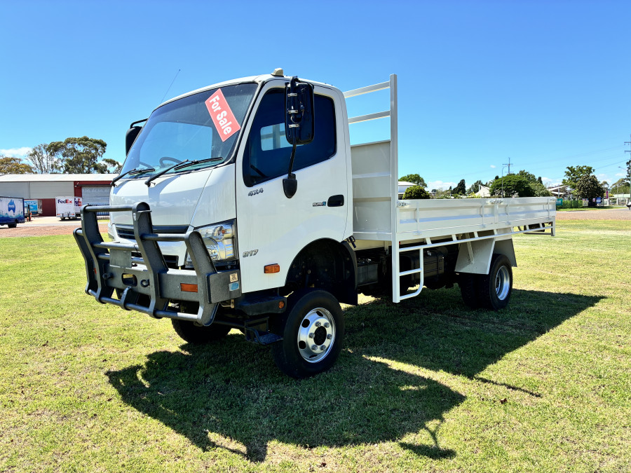 2018 Hino 300 Tray Dropside Image 5