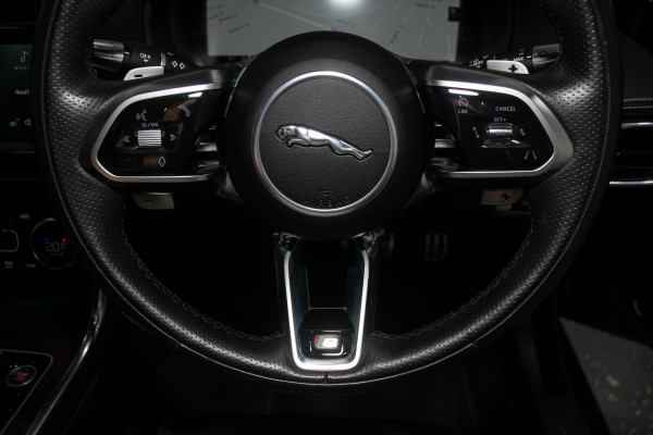 2022 Jaguar XE P300 R-Dynamic SE Sedan Image 19