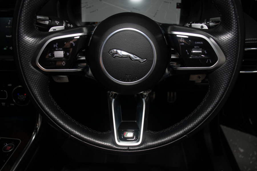 2022 Jaguar XE P300 R-Dynamic SE Sedan Image 19
