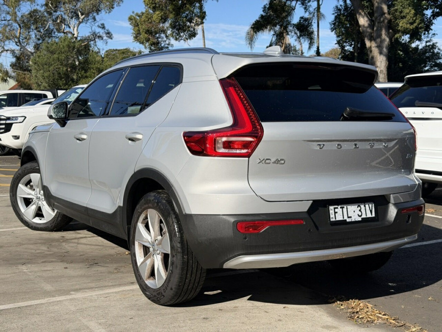 2025 Volvo XC40 XZ Plus B4 SUV Image 3