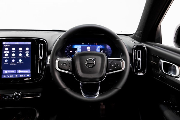 2026 Volvo XC40 XZ Ultra B4 Dark SUV Image 17