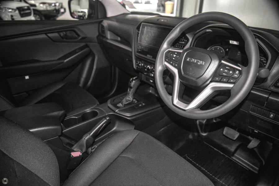 2025 MY24 Isuzu D-MAX RG SX Cab Chassis Image 7