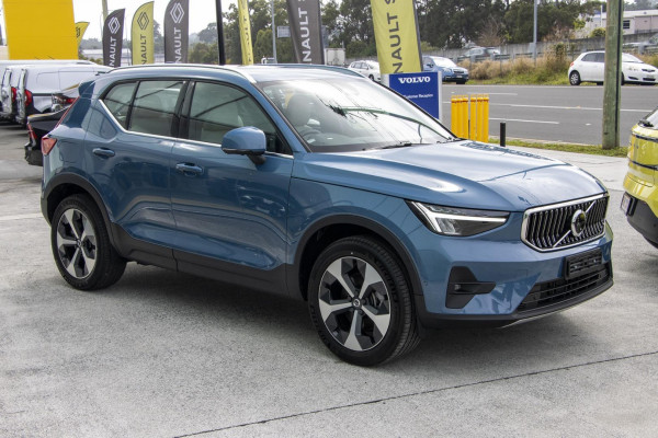 2023 Volvo XC40 XZ Ultimate B4 Bright SUV Image 3