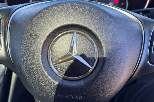 2015 Mercedes-Benz C-Class W205 C200 Sedan Image 19