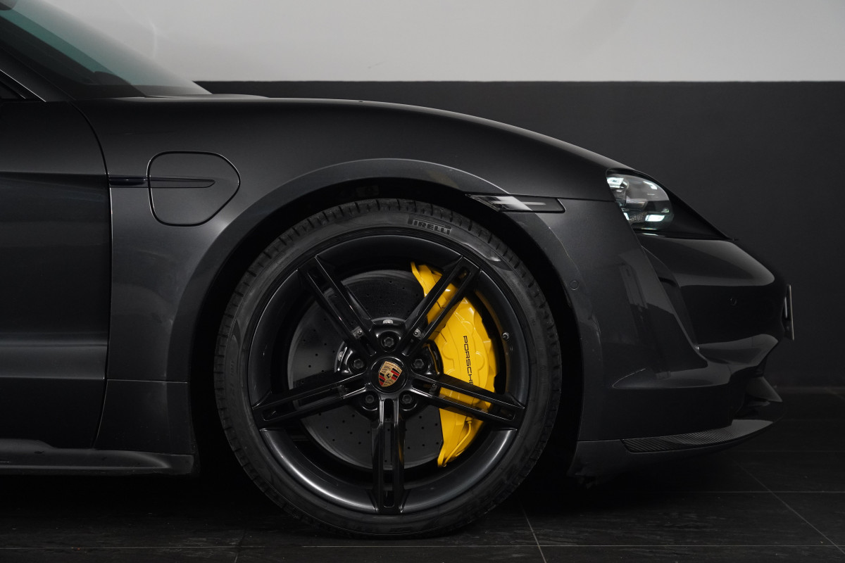2020 Porsche Taycan Turbo S Coupe Image 5