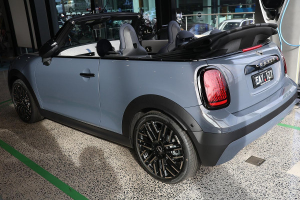 2025 MINI Cooper F67 S Favoured Convertible image 4