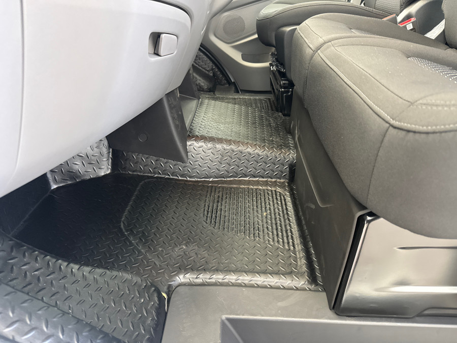 2026 MY24 LDV Deliver 9  Mid Roof LWB Van Image 7