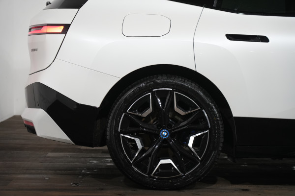 2024 BMW iX xDrive40 Sport SUV Image 6