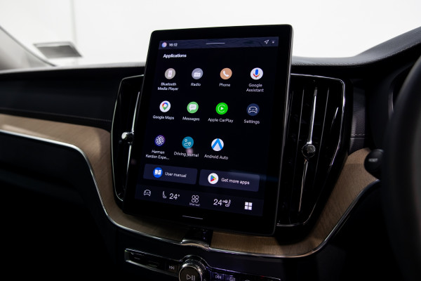 2026 Volvo XC60 UZ B5 Ultra Dark 2.0P, Mild Hybrid SUV Image 16