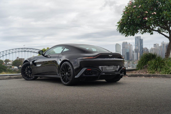 2022 Aston Martin Vantage Coupe Image 2