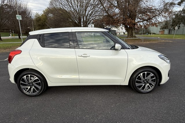 2021 Suzuki Swift GLX SUV Image 2