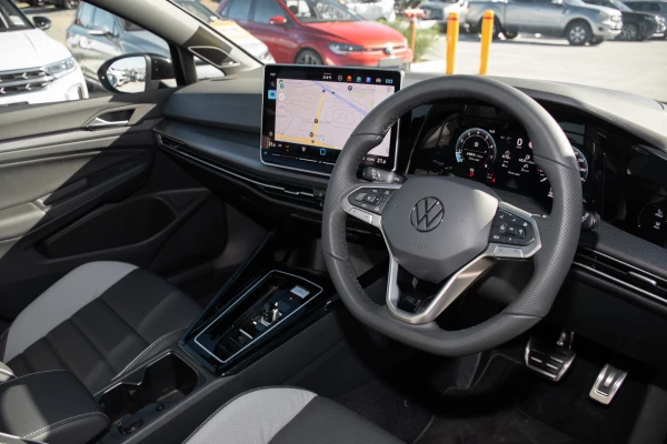 2026 Volkswagen Golf 8.5 110TSI R-Line Hatch Image 6