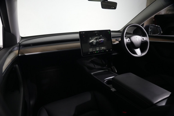 2023 Tesla Model Y  Performance SUV Image 12