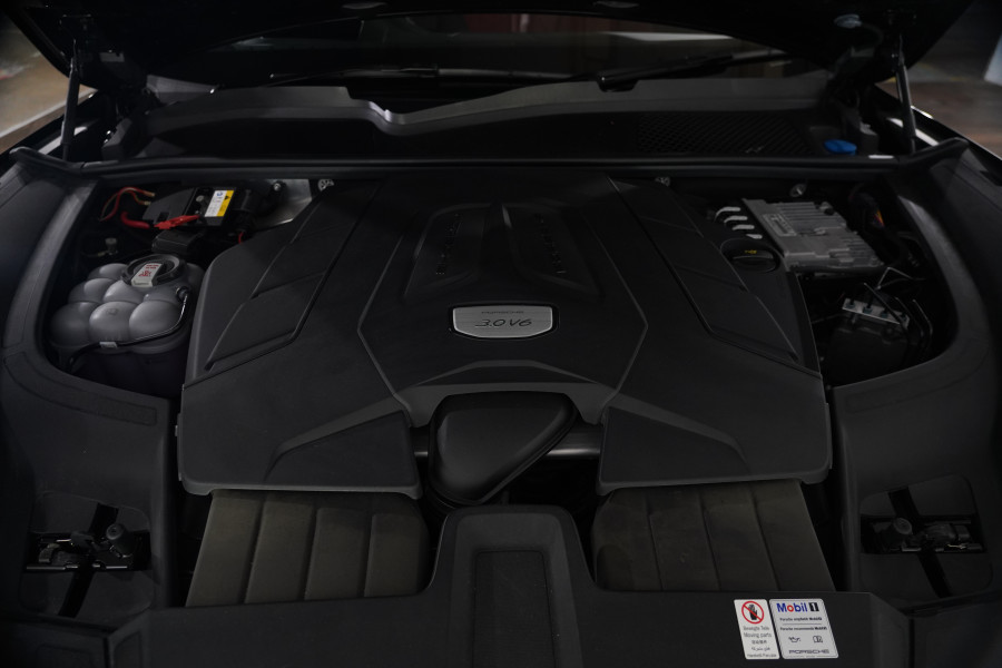 2022 Porsche Cayenne 9YA  SUV