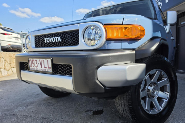 2015 MY14 Toyota FJ Cruiser GSJ15R  SUV Image 2