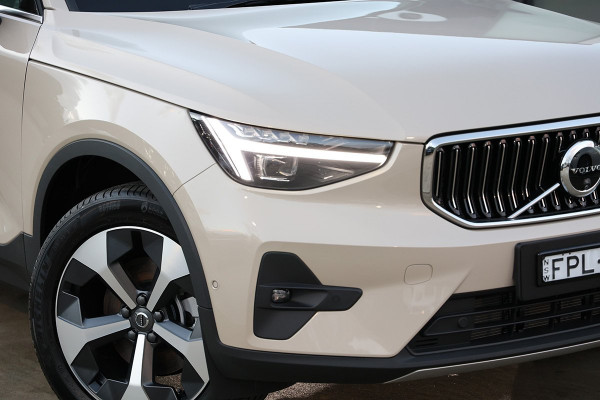 2024 MY25 Volvo XC40 XZ Ultra B4 Bright SUV Image 2