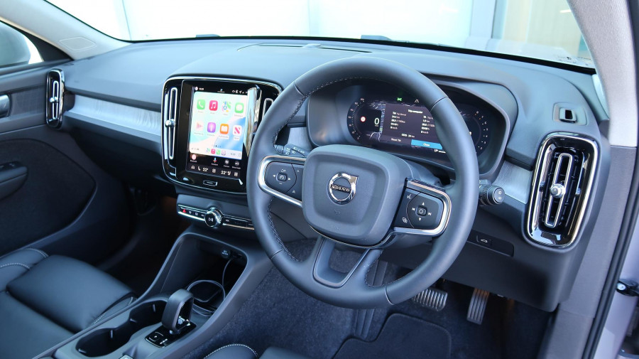 2025 MY26 Volvo XC40 XZ Plus B4 SUV Image 27