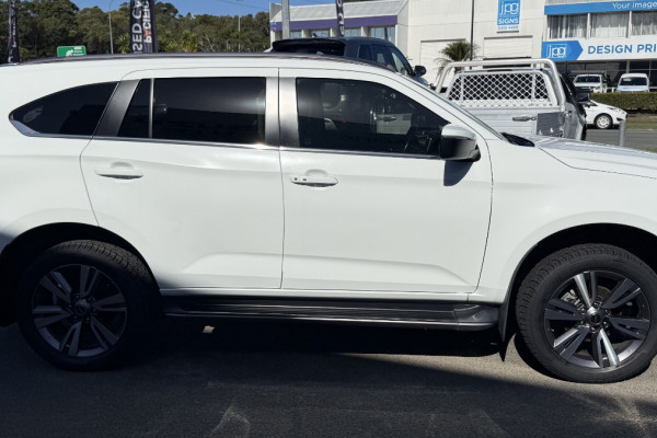 2022 MY23 Isuzu MU-X RJ LS-T SUV Image 11