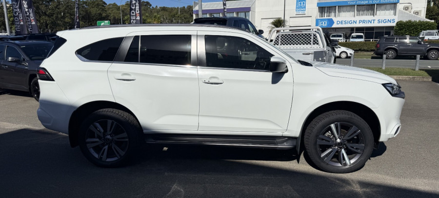 2022 MY23 Isuzu MU-X RJ LS-T SUV Image 11