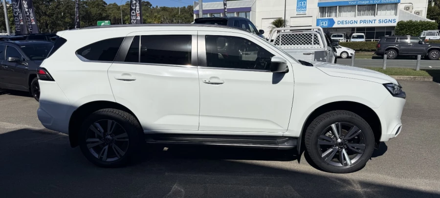 2022 MY23 Isuzu MU-X RJ LS-T SUV Image 11