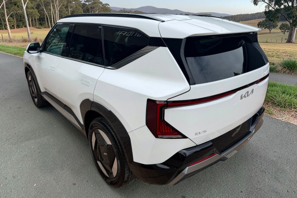 2026 Kia EV5 OVc Earth SUV Image 5