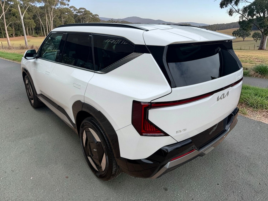 2026 Kia EV5 OVc Earth SUV Image 5