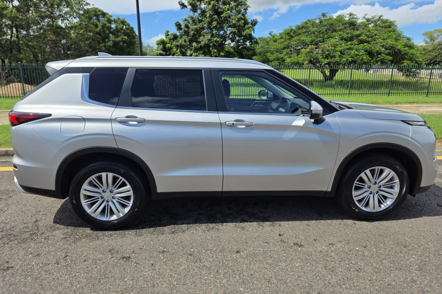 2023 MY24 Mitsubishi Outlander ZM LS SUV Image 8