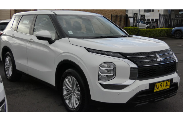 2023 Mitsubishi Outlander ZM MY23 ES 7 SEAT 2WD SUV Image 3
