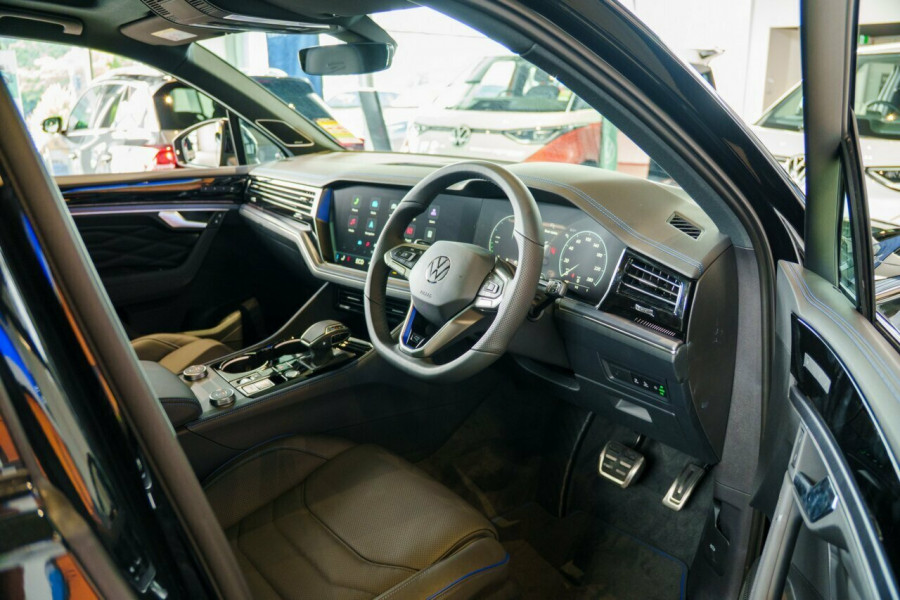 2025 Volkswagen Touareg RC R SUV Image 17