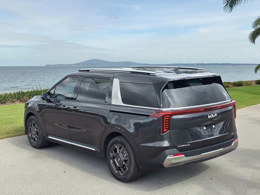 2026 Kia Carnival KA4 PE GT-Line HEV People Mover Image 3