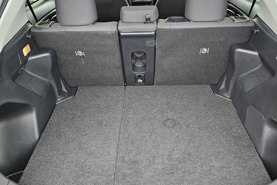 2022 Toyota Yaris Cross MXPB10R GX SUV Image 12