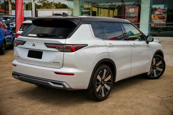 2025 Mitsubishi Outlander ZM Exceed Tourer SUV Image 2
