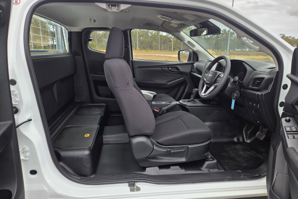2026 Isuzu D-MAX RG SX Cab Chassis Image 10