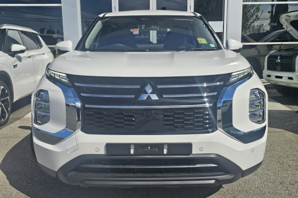 2026 Mitsubishi Outlander ZM ES SUV Image 2