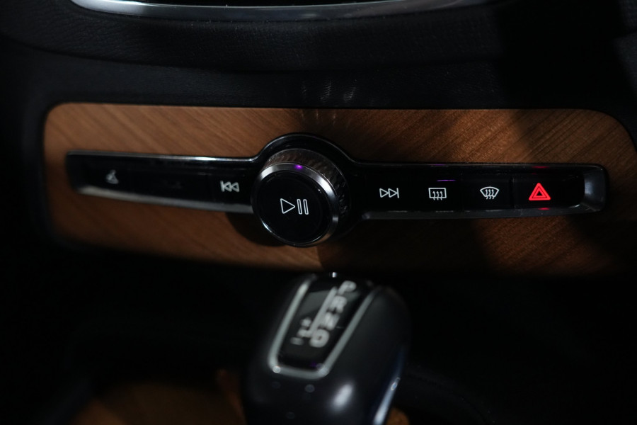 2021 Volvo XC90 L Series T6 Momentum SUV Image 19