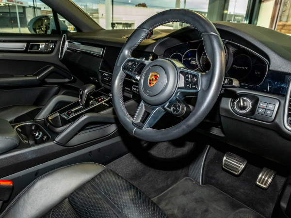 2022 MY23 Porsche Cayenne S Platinum Edition Coupe image 16