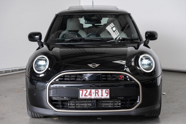 2024 MINI Cooper F66 S Favoured Hatch image 3