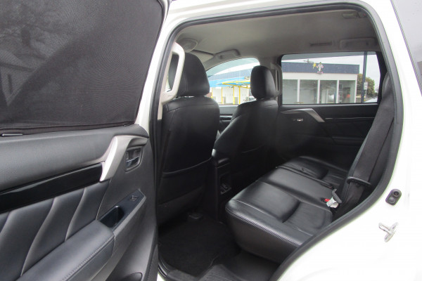 2019 Mitsubishi Pajero Sport QE Black Edition SUV Image 13