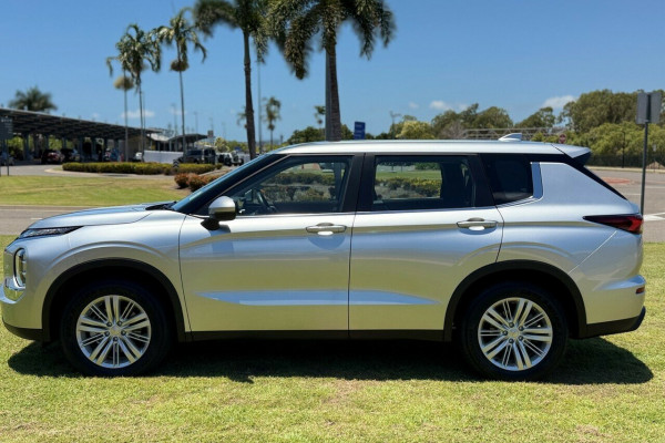 2024 Mitsubishi Outlander ZM ES SUV Image 5